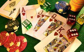 Ilustrasi pengguna menggunakan aplikasi mobile secara nyaman untuk mengakses program VIP di goaloo23